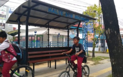 Halte Bus Model Kekinian Depan STIE Banjarmasin