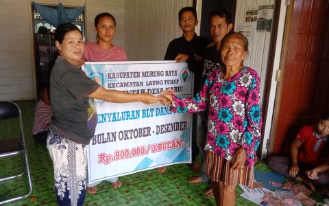 72 KPM Desa Narui Terima BLTDD Tahap Akhir