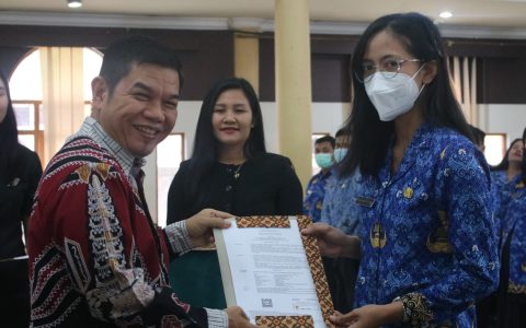 Bupati Serahkan 141 SK CPNS untuk Diangkat Menjadi PNS