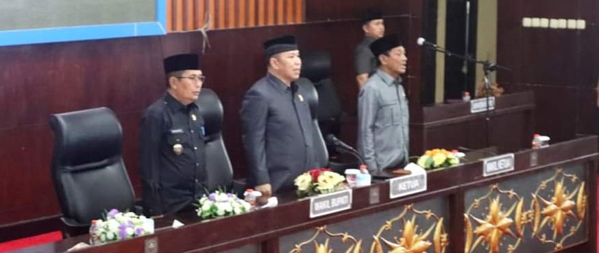Ketua DPRD Mura, Dr. Doni didampingi Ketua I DPRD Likon gelar rapat paripurna penyerahan hasil reses dengan Wakil Bupati Rejikinnor, S.Sos, di Ruang Sidang, Selasa (7/3/2023). foto: asd/sb.