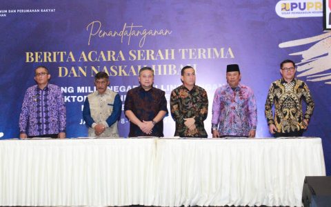 Kementerian PUPR Serahkan Hibah Proyek Jalan Kepada Batola
