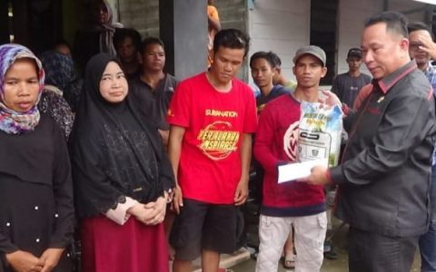 Ketua DPRD Mura Bantu Warga Terdampak Musibah Kebakaran