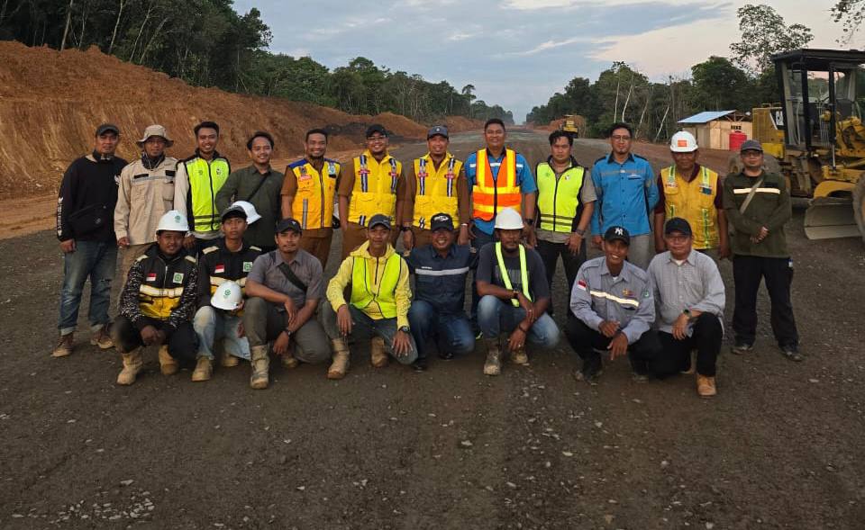 Dinas PUPR Kalsel Tinjau Jalan Lintas Tengah Pulau Laut, Target Selesai Bertahap