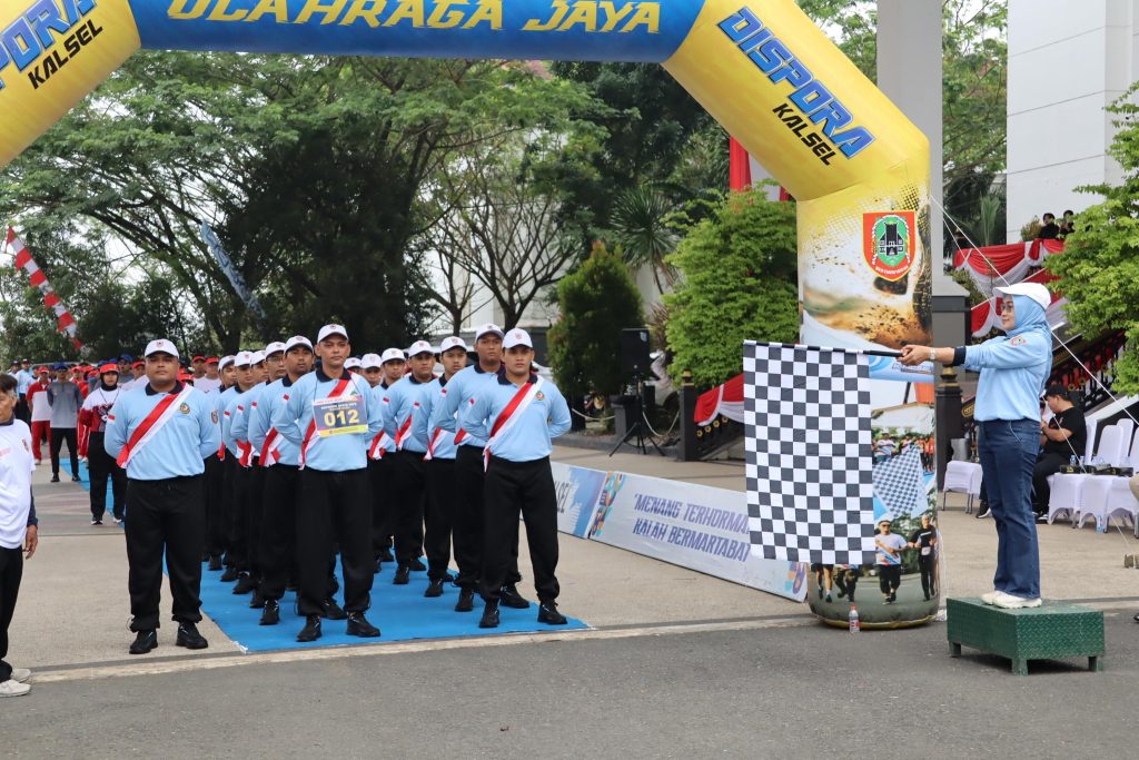 Disbunnak Kalsel Ikut Lomba Gerak Jalan Pemprov Kalsel