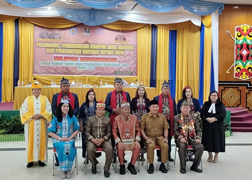 Bupati Murung Raya Lantik Tiga Damang Kepala Adat di Tiga Kedamangan