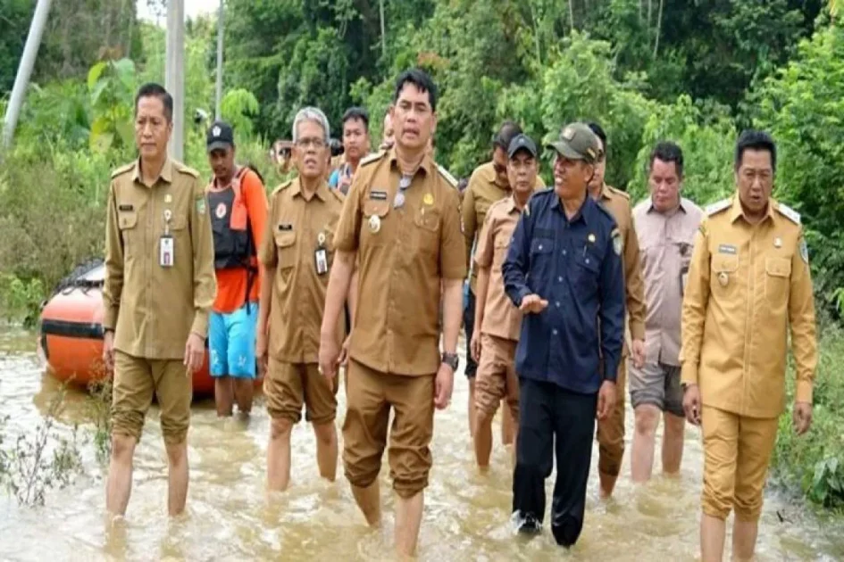 Bupati Barut Perintahkan PUPR Kaji Penanganan Banjir Secara Menyeluruh