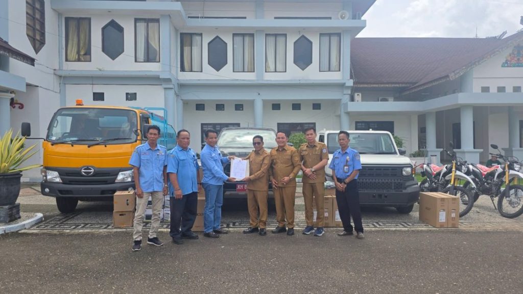 Bupati Serahkan Bantuan Sarana Prasarana Operasional Perumda Danum Pomolum
