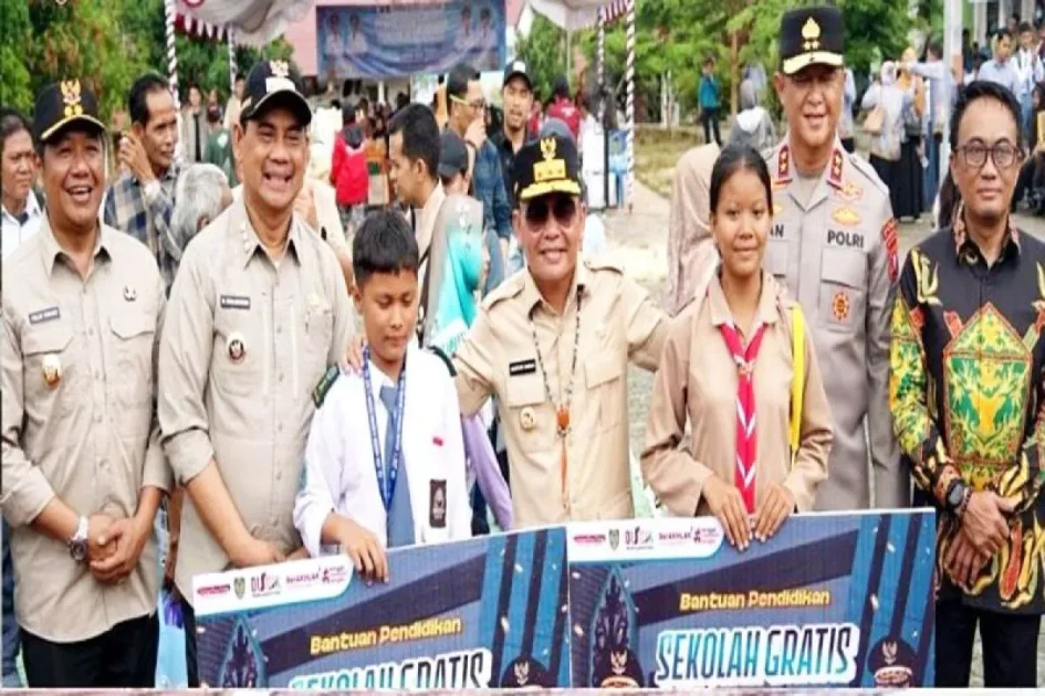 Gubernur Kalteng Kunjungi SMAN 4 Muara Teweh Diwarnai Penyaluran Bantuan Hingga Pasar Murah