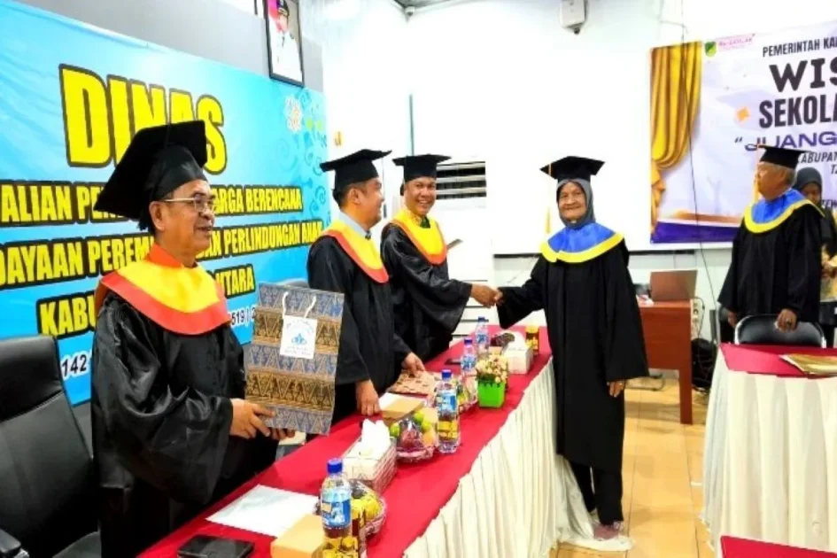Pemkab Barito Utara Apresiasi Wisuda Lansia Perdana
