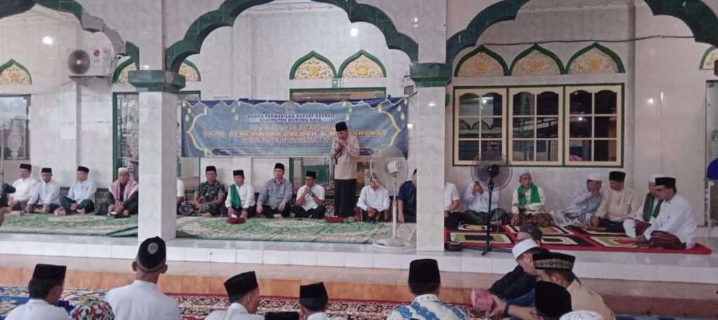 DPRD Murung Raya Gelar Buka Puasa Bersama dan Salurkan Bansos Kepada Anak Yatim dan Warga