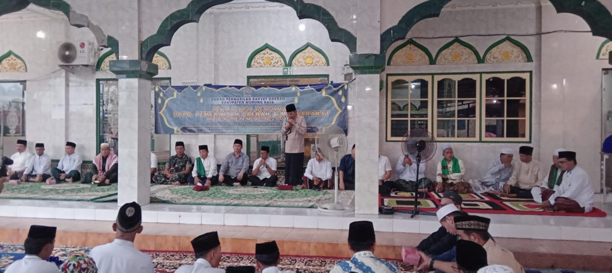 DPRD Murung Raya Gelar Buka Puasa Bersama dan Salurkan Bansos Kepada Anak Yatim dan Warga