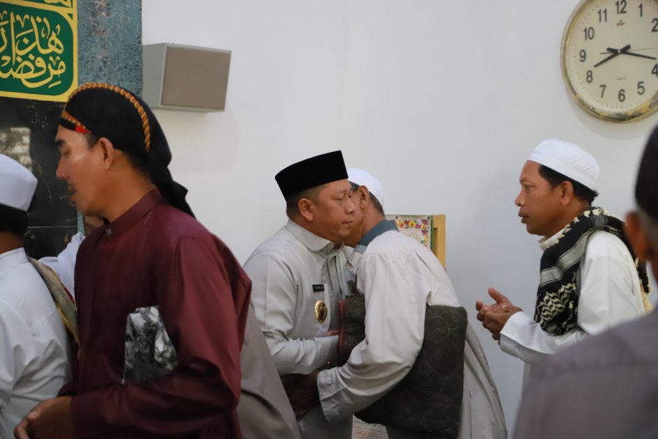 Bupati Laksanakan Sholat Id di Tatah Mesjid