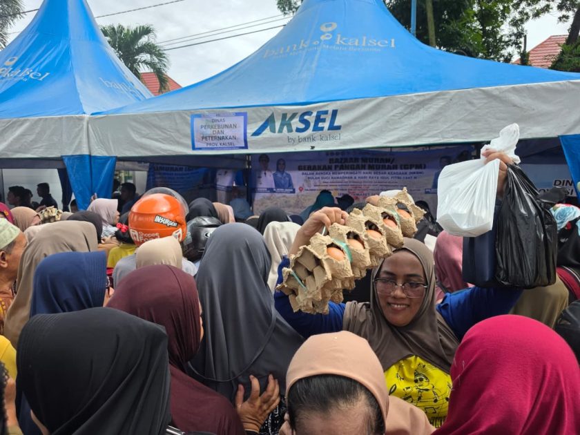 Pemprov Kalsel Gelar Bazar Murah, Warga Antusias Berburu Sembako
