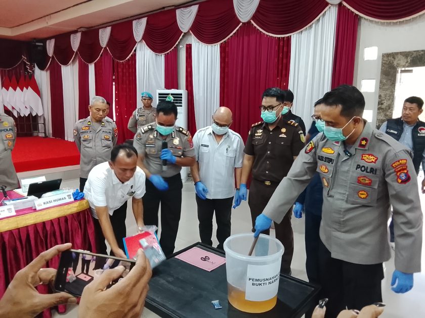Tiga Tersangka Terjerat, Puluhan Gram Sabu Dimusnahkan
