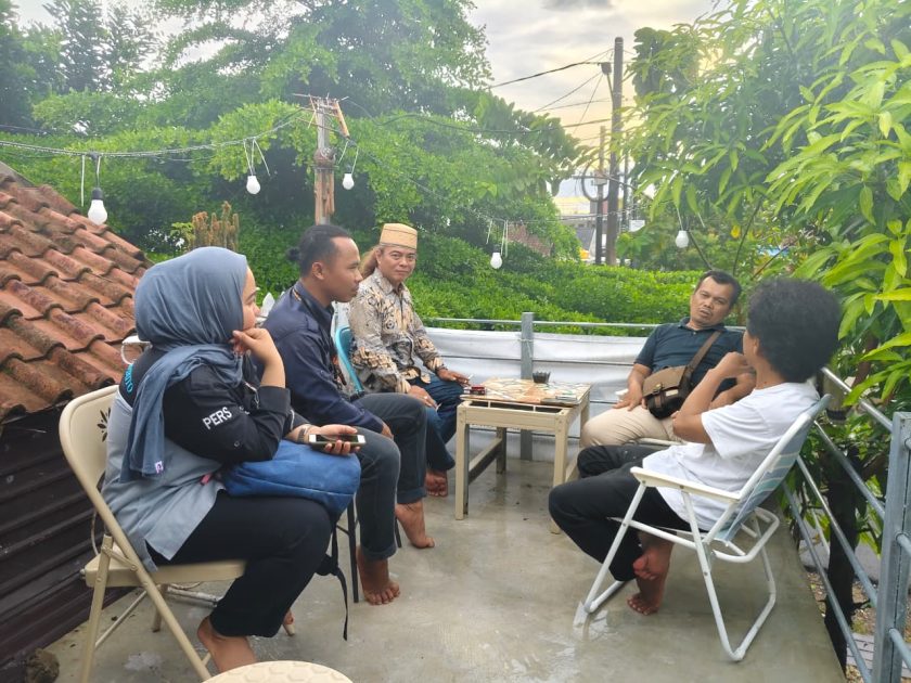 Menyerap Inspirasi di Rooftop Kala Senja bersama Secangkir Kopi
