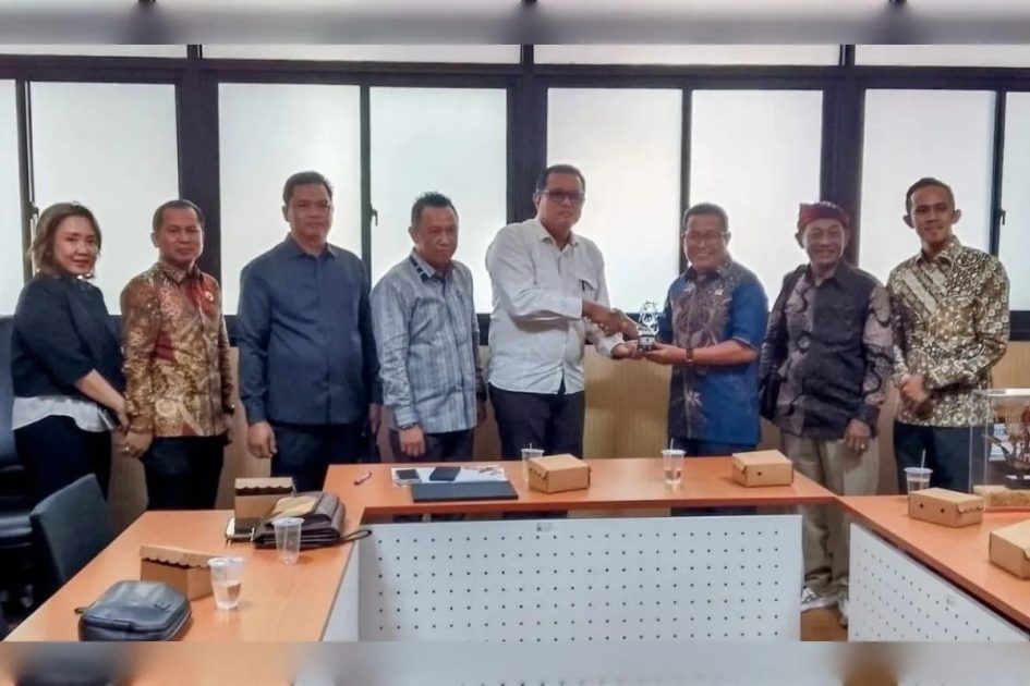 DPRD Murung Raya Studi Banding ke Surabaya untuk Perkuat Rekomendasi 2025