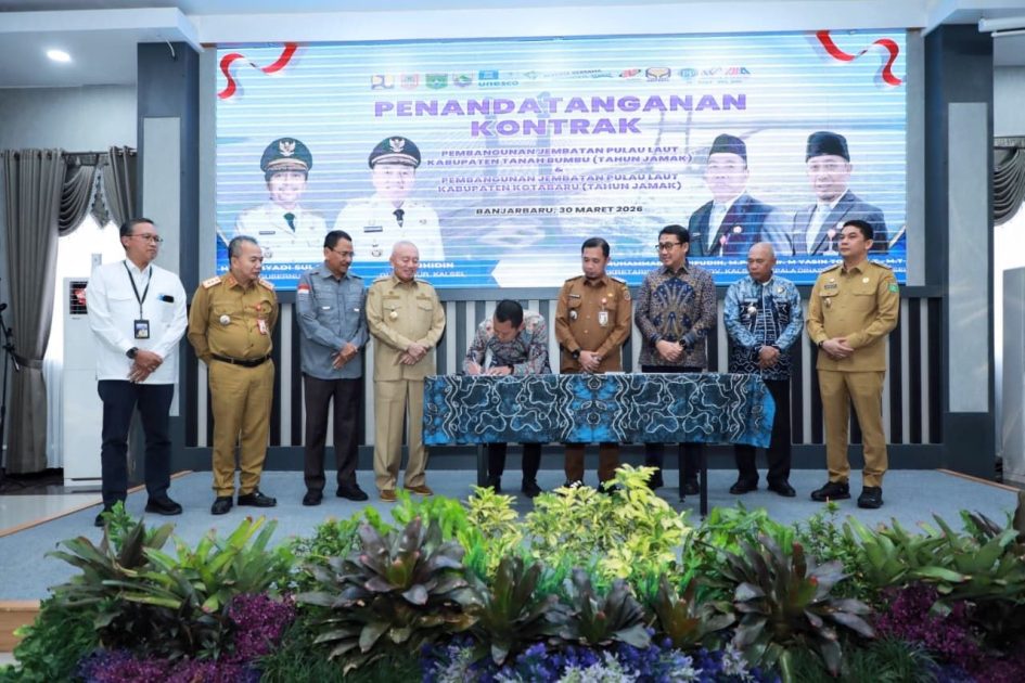 Gubernur Muhidin Saksikan Penandatanganan Proyek Jembatan Pulau Laut