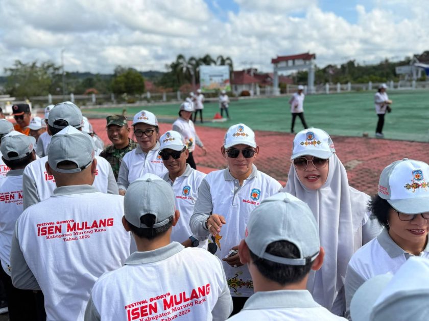 Bupati dan Wakil Bupati Murung Raya Resmi Lepas Kontingen Festival Budaya Isen Mulang 2026