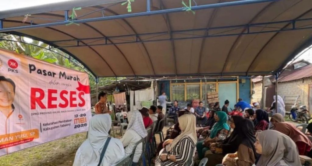 Firman Bantu Warga Lewat Pasar Murah Saat Reses