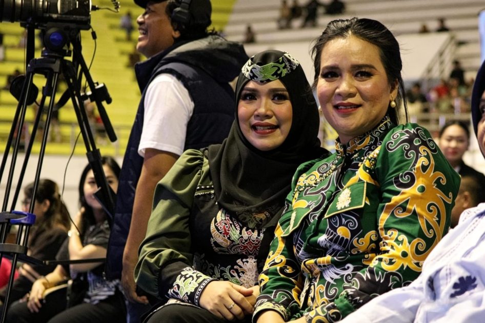 Warnita Heriyus dan Dina Maulidah Hadiri Malam Unjuk Bakat Jagau Nyai di FBIM Kalteng 2026