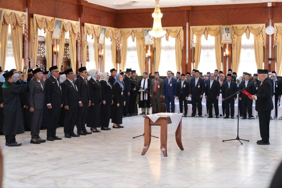 Sebanyak 168 Pejabat Pemprov Kalsel Dilantik H. Muhidin