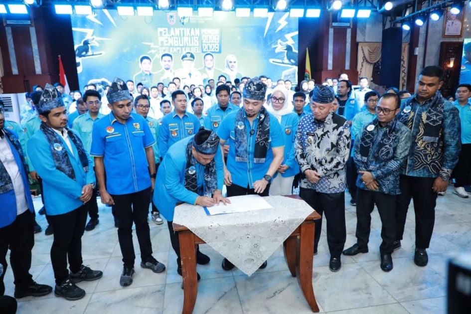 Gubernur Muhidin Motivasi Pengurus Baru KNPI Kalsel