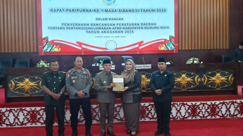 Wabup Rahmanto Serahkan Raperda Pertanggungjawaban APBD Murung Raya 2025 ke DPRD