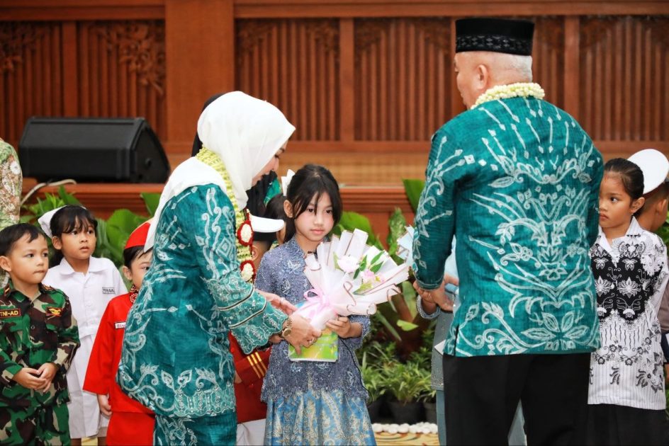 Semarak Hari Anak Nasional, Hj. Fathul Jannah Beri Motivasi dan Hadiah untuk Anak Banua