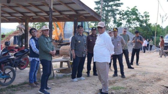 Silaturahmi Sambil Pantau Infrastruktur Pemkab Barut Turun ke Desa