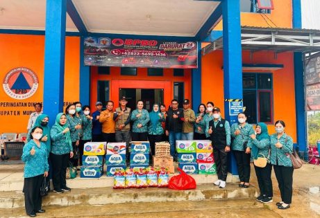 TP PKK Murung Raya Salurkan Logistik untuk Petugas Penanganan Karhutla