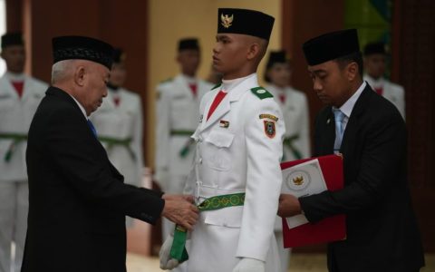 Muhidin Kukuhkan 44 Paskibraka Kalsel untuk Tugas Kemerdekaan