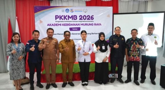 Bupati Heriyus Buka PKKMB Akbid Murung Raya, Dorong Mahasiswa Berkarakter