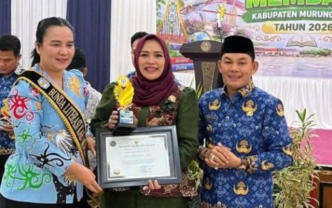 Dina Maulidah Terima Penghargaan Penggerak Literasi 2026